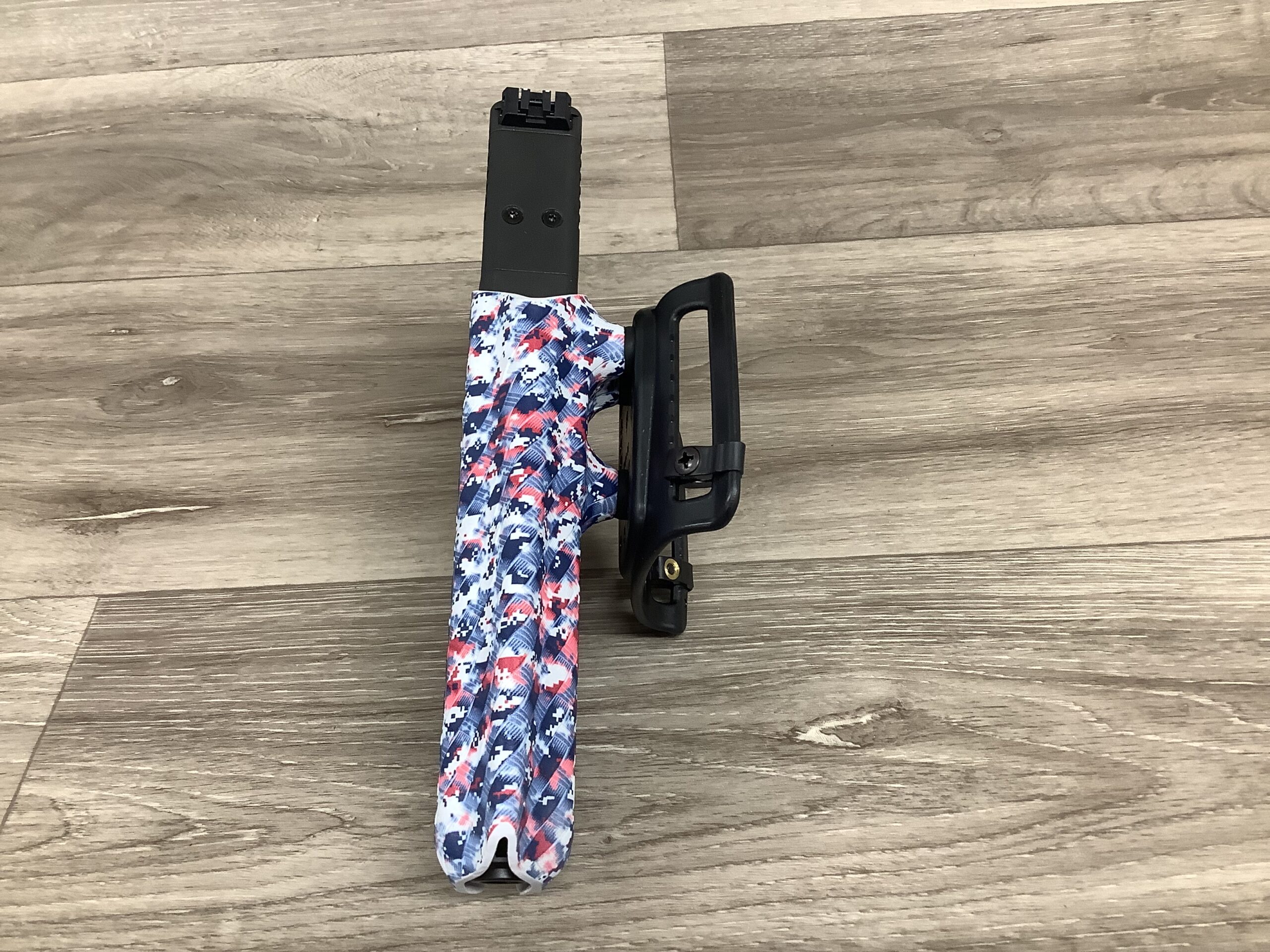 Glock 40 Gen 4 with right hand holster - Image 4