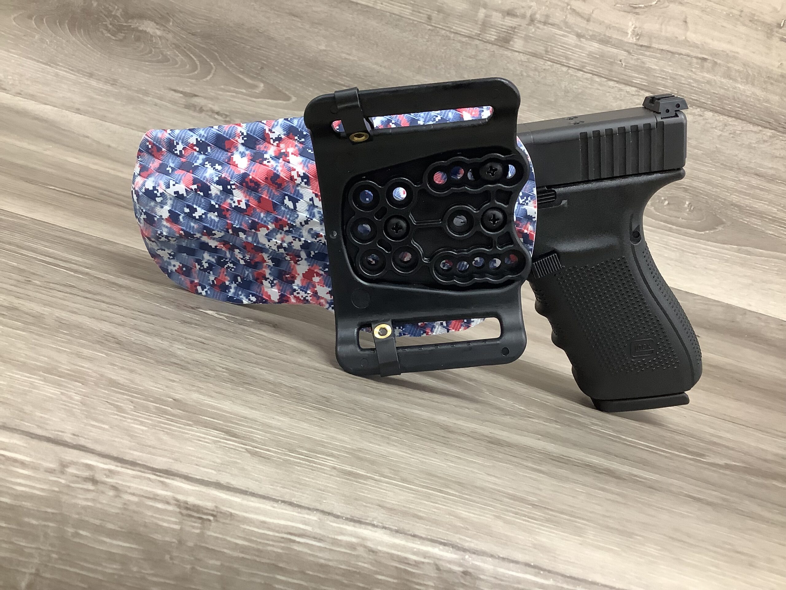 Glock 40 Gen 4 with right hand holster - Image 5